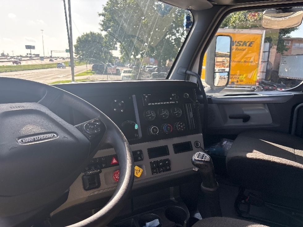 Sleeper Tractor-Heavy Duty Tractors-Freightliner-2022-T12664ST-Houston-TX-358,518\n\t\tmiles-$ 82,000 - Image 11