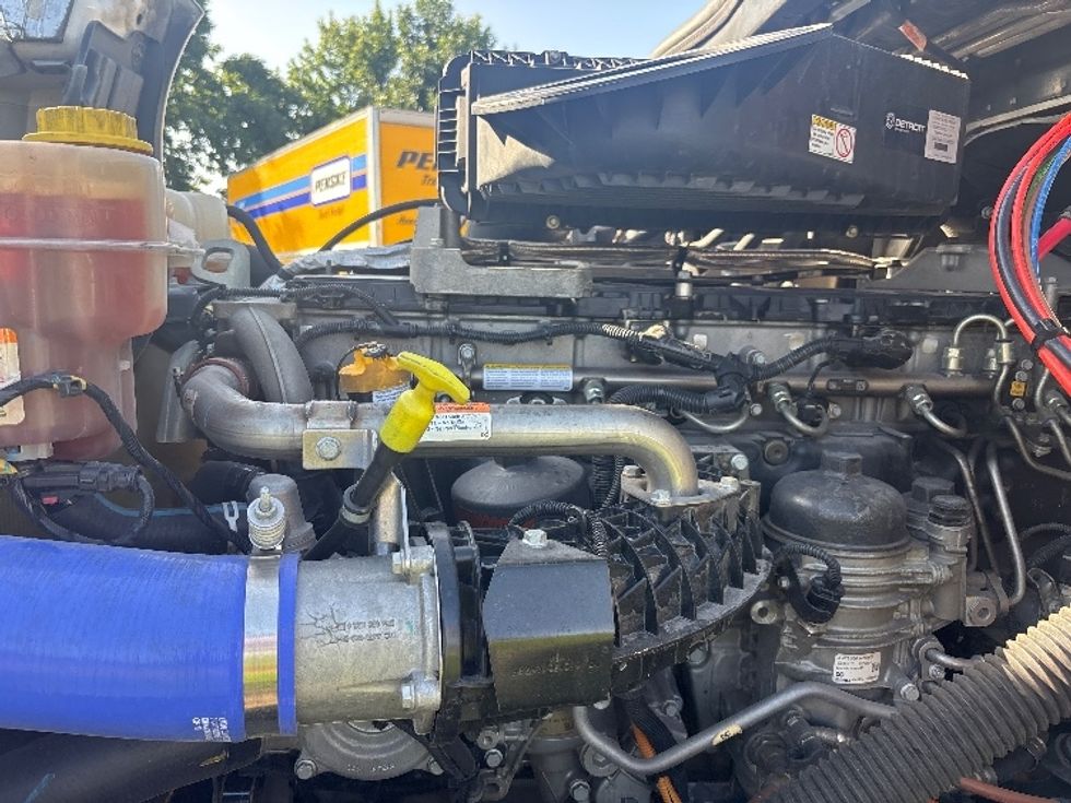 Sleeper Tractor-Heavy Duty Tractors-Freightliner-2022-T12664ST-Houston-TX-358,518\n\t\tmiles-$ 82,000 - Image 20