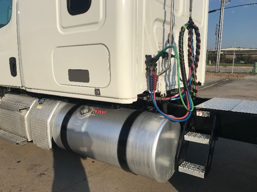 Sleeper Tractor-Heavy Duty Tractors-Freightliner-2022-T12664ST-Houston-TX-358,518\n\t\tmiles-$ 82,000 - Image 23