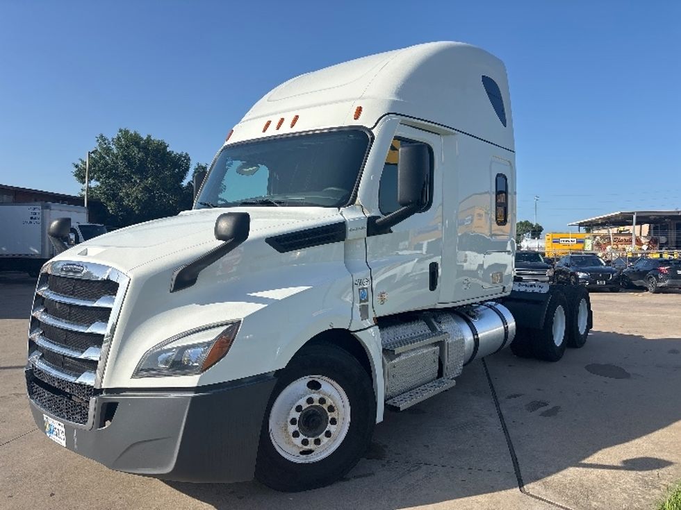 Sleeper Tractor-Heavy Duty Tractors-Freightliner-2022-T12664ST-Houston-TX-358,518\n\t\tmiles-$ 82,000 - Image 3