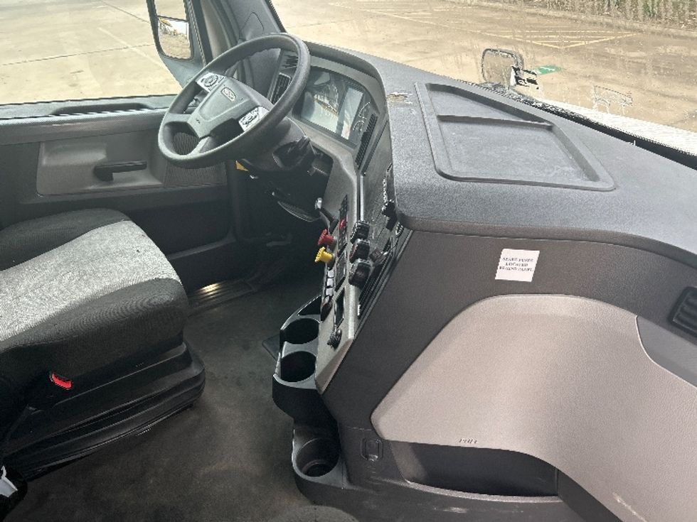 Sleeper Tractor-Heavy Duty Tractors-Freightliner-2022-T12664ST-Houston-TX-380,632\n\t\tmiles-$ 84,250 - Image 15