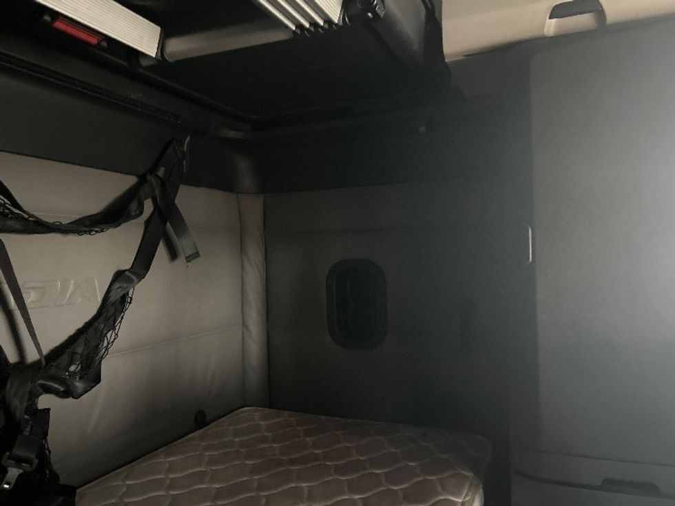 Sleeper Tractor-Heavy Duty Tractors-Freightliner-2022-T12664ST-Houston-TX-380,632\n\t\tmiles-$ 84,250 - Image 18