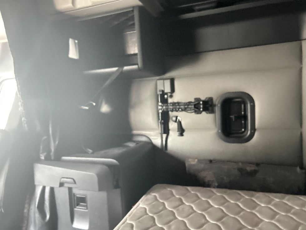 Sleeper Tractor-Heavy Duty Tractors-Freightliner-2022-T12664ST-Houston-TX-380,632\n\t\tmiles-$ 84,250 - Image 19