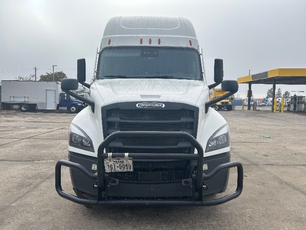 Sleeper Tractor-Heavy Duty Tractors-Freightliner-2022-T12664ST-Houston-TX-380,632\n\t\tmiles-$ 84,250 - Image 2