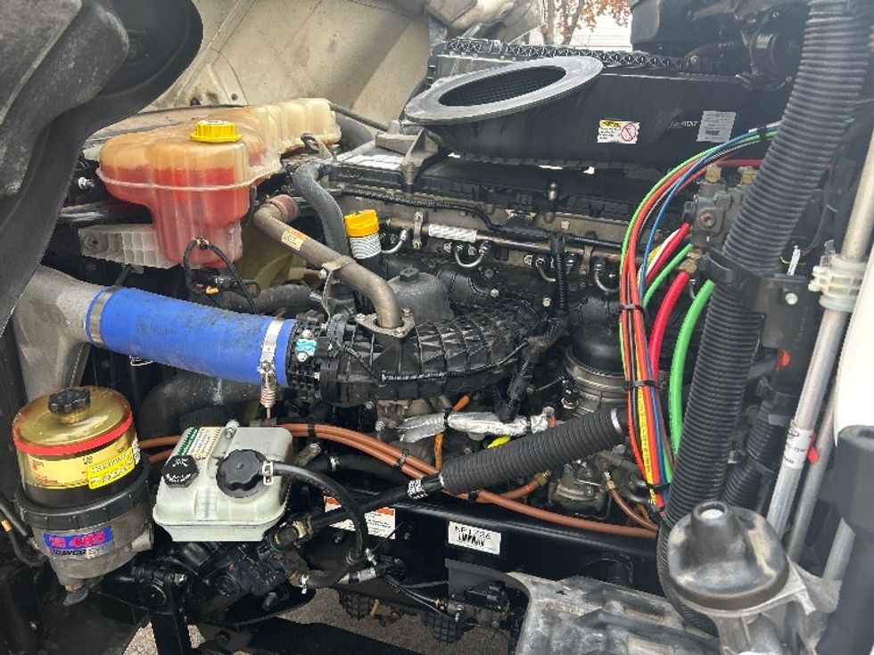 Sleeper Tractor-Heavy Duty Tractors-Freightliner-2022-T12664ST-Houston-TX-380,632\n\t\tmiles-$ 84,250 - Image 21