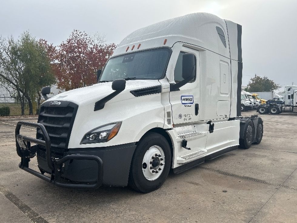 Sleeper Tractor-Heavy Duty Tractors-Freightliner-2022-T12664ST-Houston-TX-380,632\n\t\tmiles-$ 84,250 - Image 3