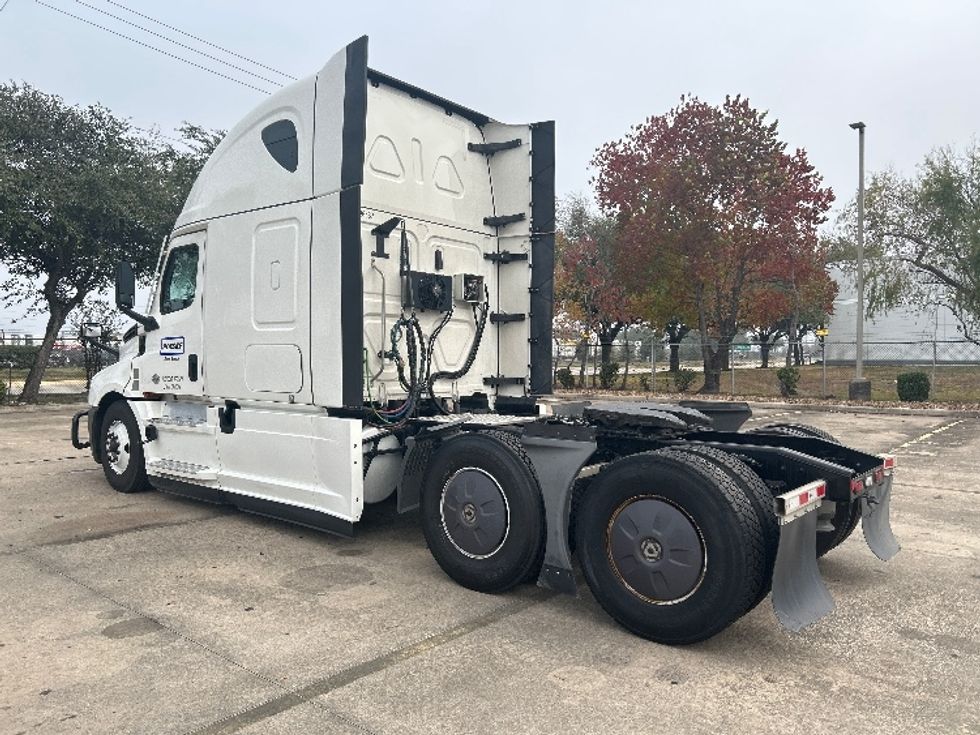 Sleeper Tractor-Heavy Duty Tractors-Freightliner-2022-T12664ST-Houston-TX-380,632\n\t\tmiles-$ 84,250 - Image 5