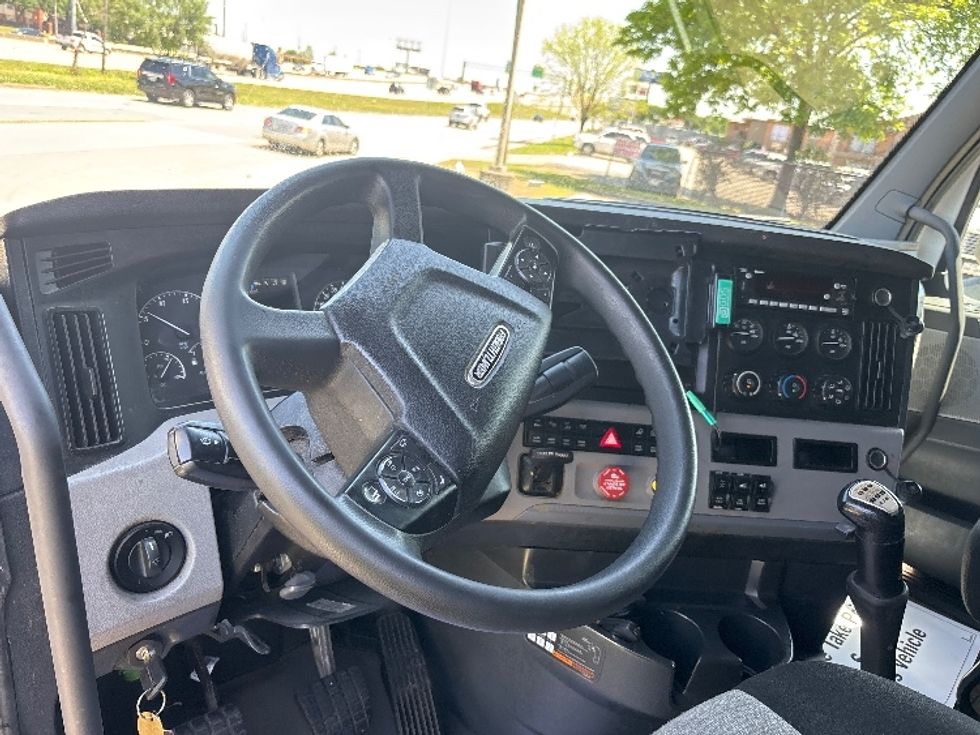 Sleeper Tractor-Heavy Duty Tractors-Freightliner-2022-T12664ST-Houston-TX-381,659\n\t\tmiles-$ 79,000 - Image 10