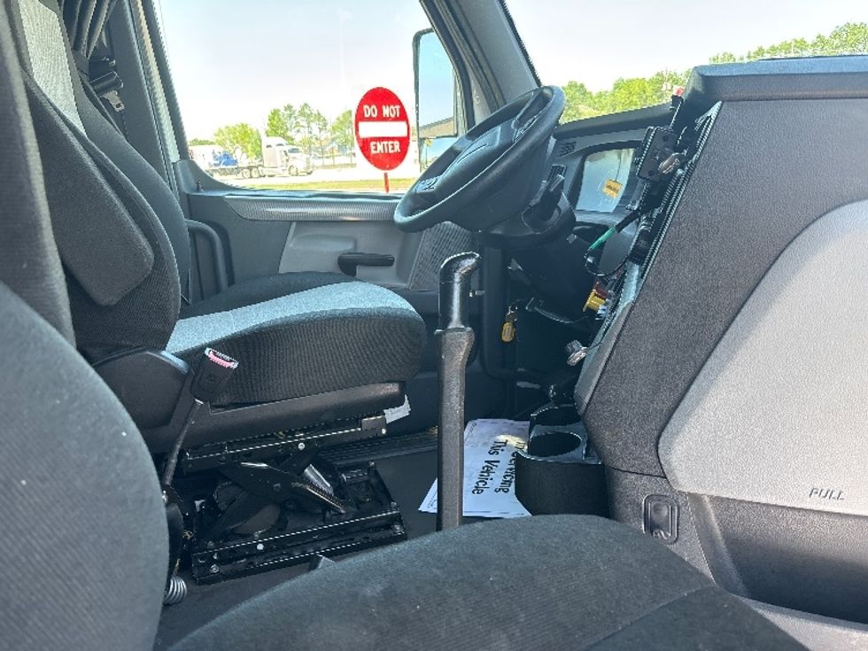 Sleeper Tractor-Heavy Duty Tractors-Freightliner-2022-T12664ST-Houston-TX-381,659\n\t\tmiles-$ 79,000 - Image 14