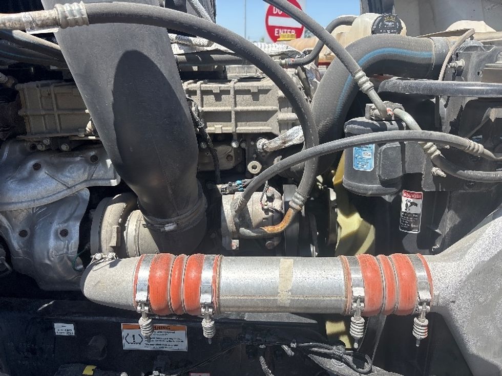 Sleeper Tractor-Heavy Duty Tractors-Freightliner-2022-T12664ST-Houston-TX-381,659\n\t\tmiles-$ 79,000 - Image 20