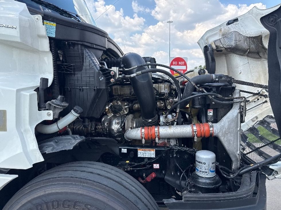 Sleeper Tractor-Heavy Duty Tractors-Freightliner-2022-T12664ST-Houston-TX-390,108\n\t\tmiles-$ 84,750 - Image 20