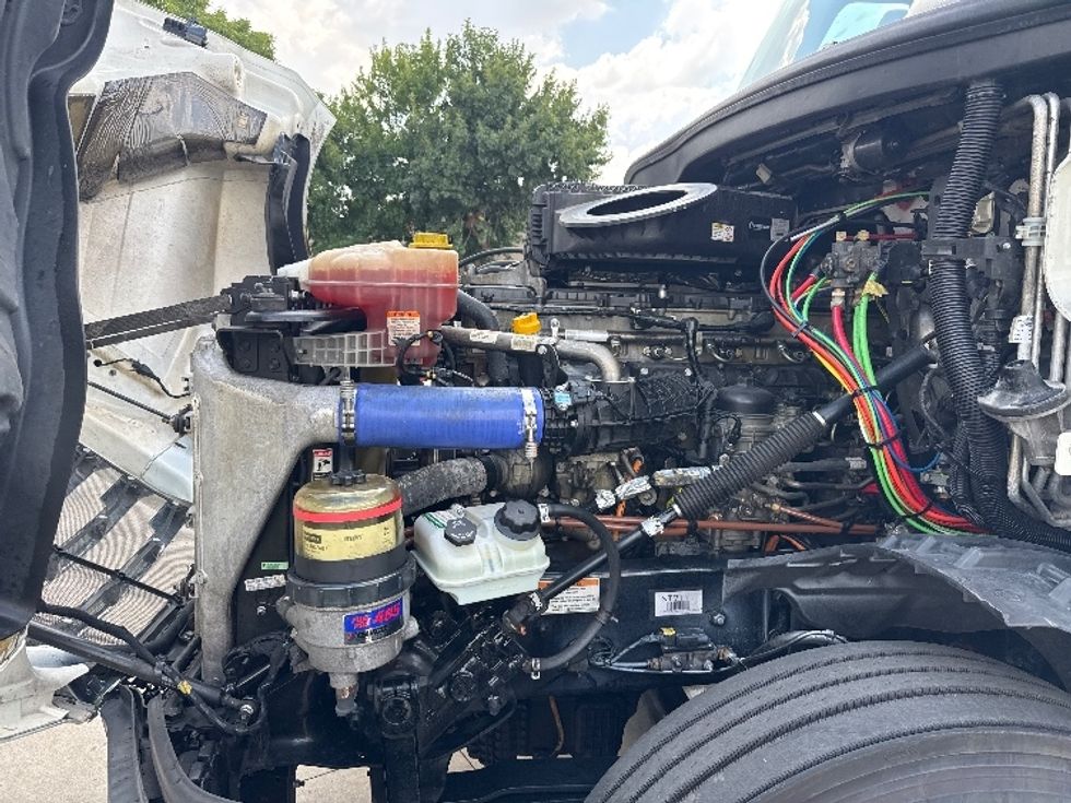 Sleeper Tractor-Heavy Duty Tractors-Freightliner-2022-T12664ST-Houston-TX-390,108\n\t\tmiles-$ 84,750 - Image 21