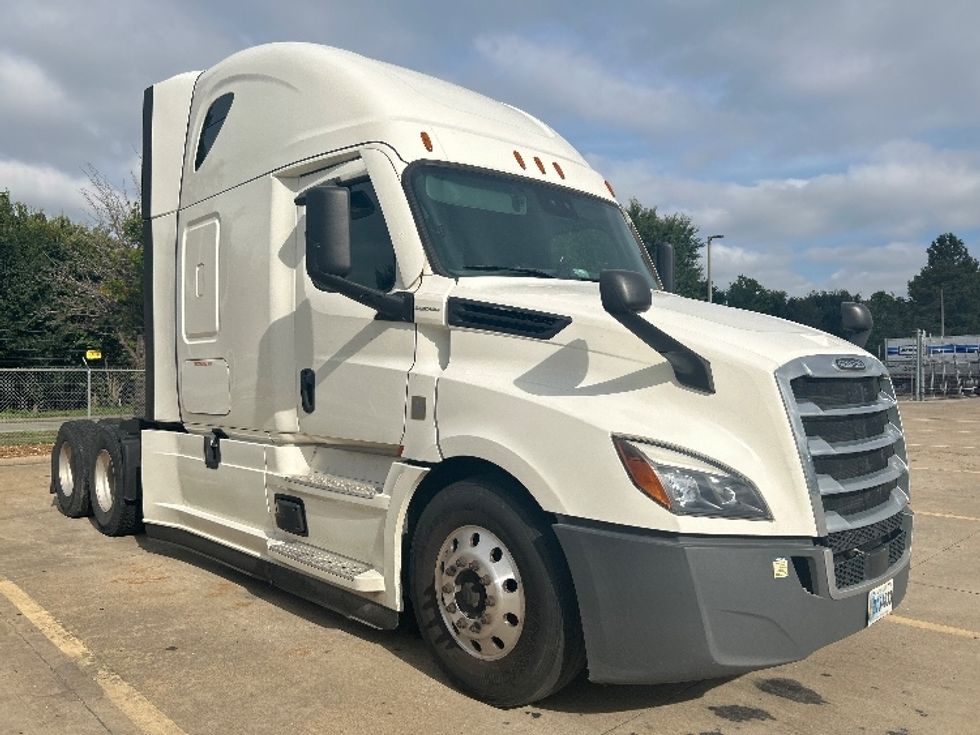 Sleeper Tractor-Heavy Duty Tractors-Freightliner-2022-T12664ST-Houston-TX-410,610\n\t\tmiles-$ 89,000 - Image 1