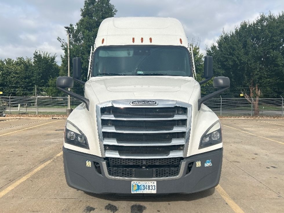 Sleeper Tractor-Heavy Duty Tractors-Freightliner-2022-T12664ST-Houston-TX-410,610\n\t\tmiles-$ 89,000 - Image 2