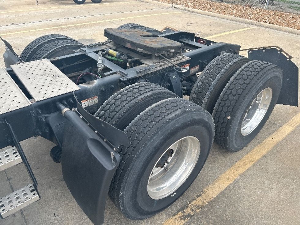 Sleeper Tractor-Heavy Duty Tractors-Freightliner-2022-T12664ST-Houston-TX-410,610\n\t\tmiles-$ 89,000 - Image 22