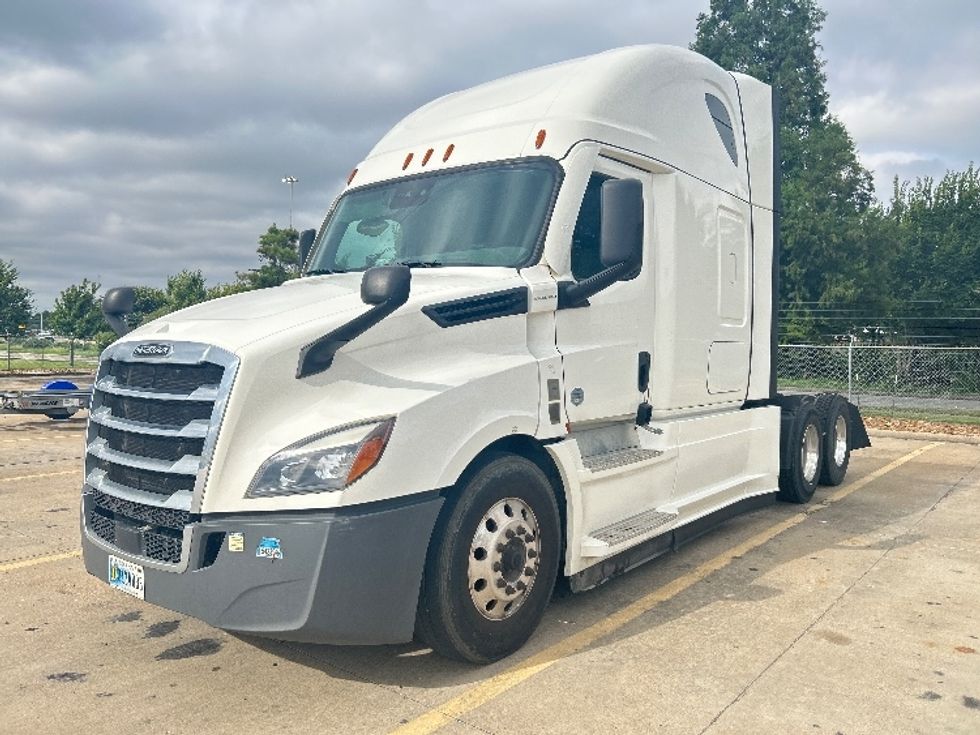 Sleeper Tractor-Heavy Duty Tractors-Freightliner-2022-T12664ST-Houston-TX-410,610\n\t\tmiles-$ 89,000 - Image 3