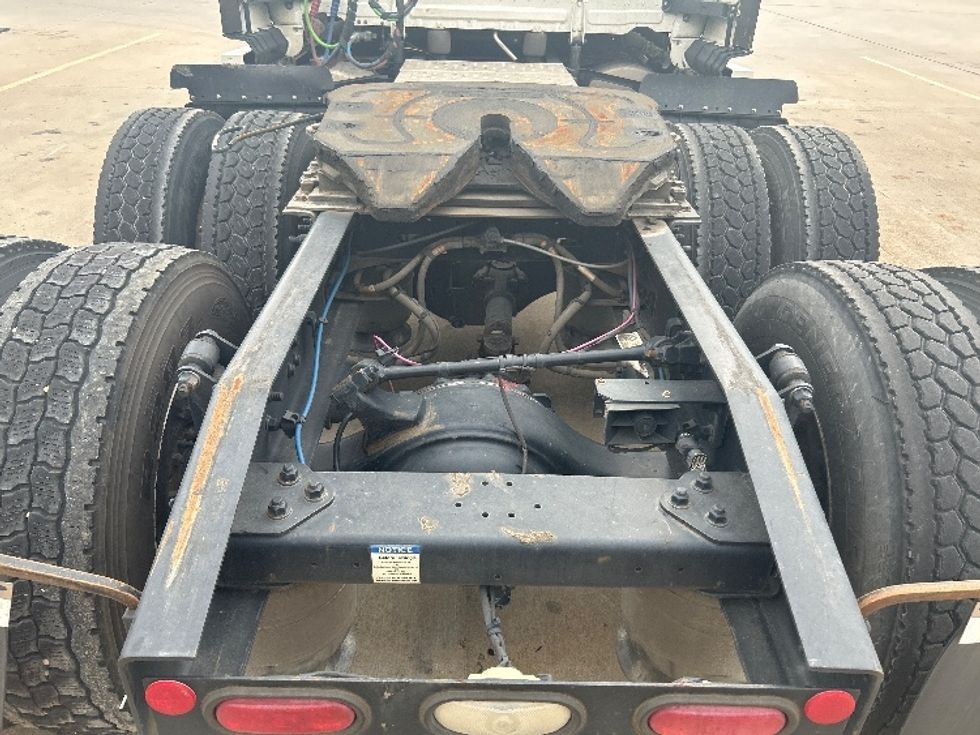 Sleeper Tractor-Heavy Duty Tractors-Freightliner-2022-T12664ST-Houston-TX-410,610\n\t\tmiles-$ 89,000 - Image 6