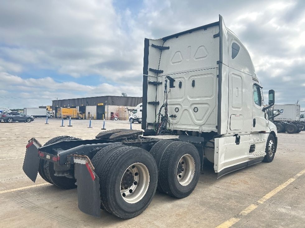 Sleeper Tractor-Heavy Duty Tractors-Freightliner-2022-T12664ST-Houston-TX-410,610\n\t\tmiles-$ 89,000 - Image 7