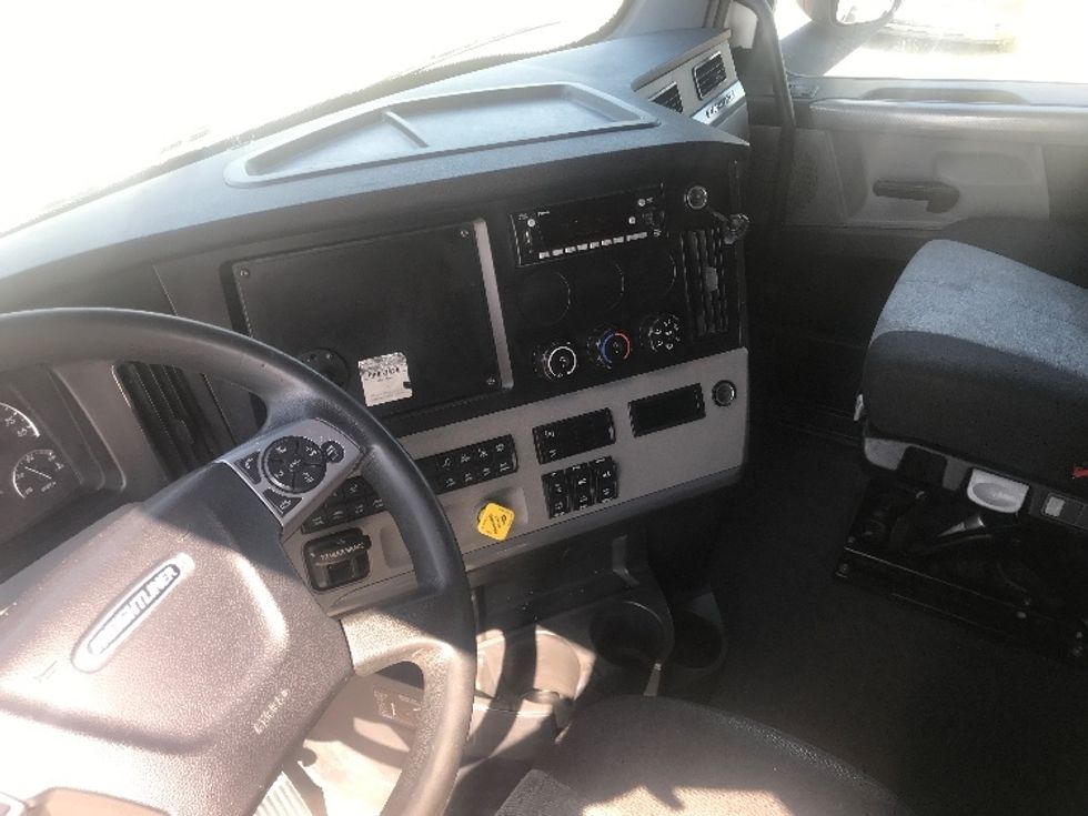 Sleeper Tractor-Heavy Duty Tractors-Freightliner-2022-T12664ST-Houston-TX-412,013\n\t\tmiles-$ 82,500 - Image 10
