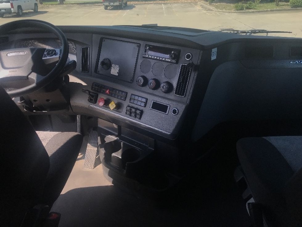 Sleeper Tractor-Heavy Duty Tractors-Freightliner-2022-T12664ST-Houston-TX-412,013\n\t\tmiles-$ 82,500 - Image 12