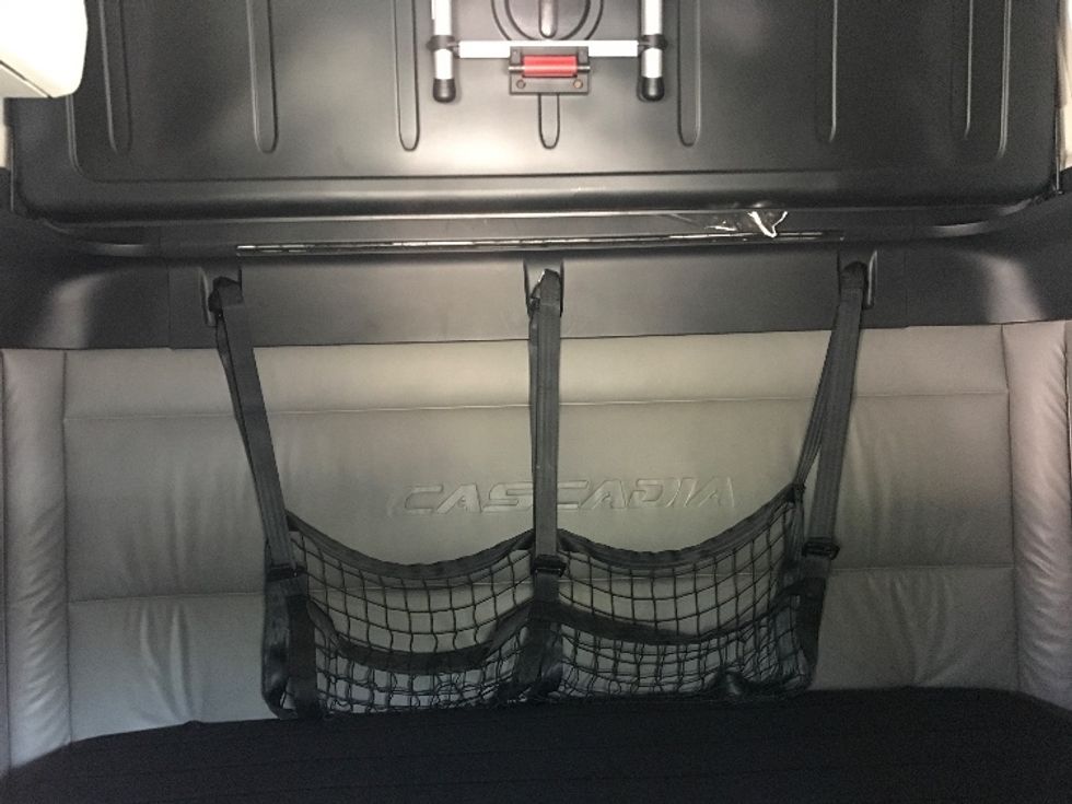 Sleeper Tractor-Heavy Duty Tractors-Freightliner-2022-T12664ST-Houston-TX-412,013\n\t\tmiles-$ 82,500 - Image 16