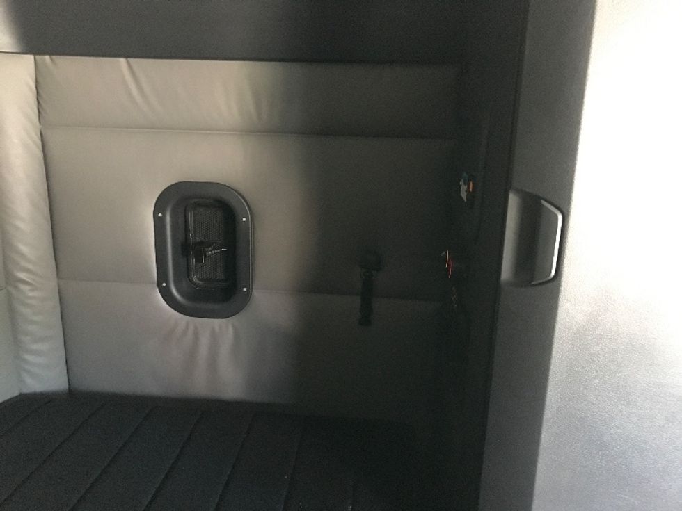 Sleeper Tractor-Heavy Duty Tractors-Freightliner-2022-T12664ST-Houston-TX-412,013\n\t\tmiles-$ 82,500 - Image 18