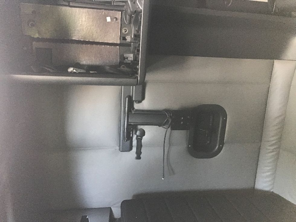 Sleeper Tractor-Heavy Duty Tractors-Freightliner-2022-T12664ST-Houston-TX-412,013\n\t\tmiles-$ 82,500 - Image 19