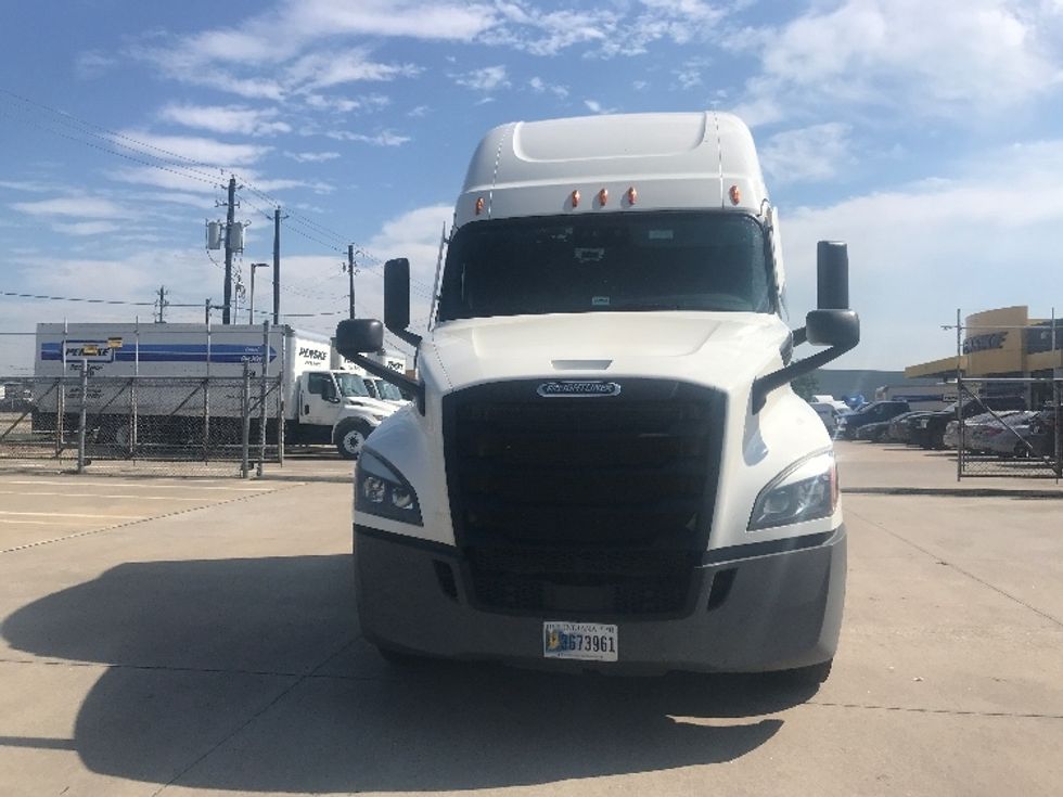Sleeper Tractor-Heavy Duty Tractors-Freightliner-2022-T12664ST-Houston-TX-412,013\n\t\tmiles-$ 82,500 - Image 2