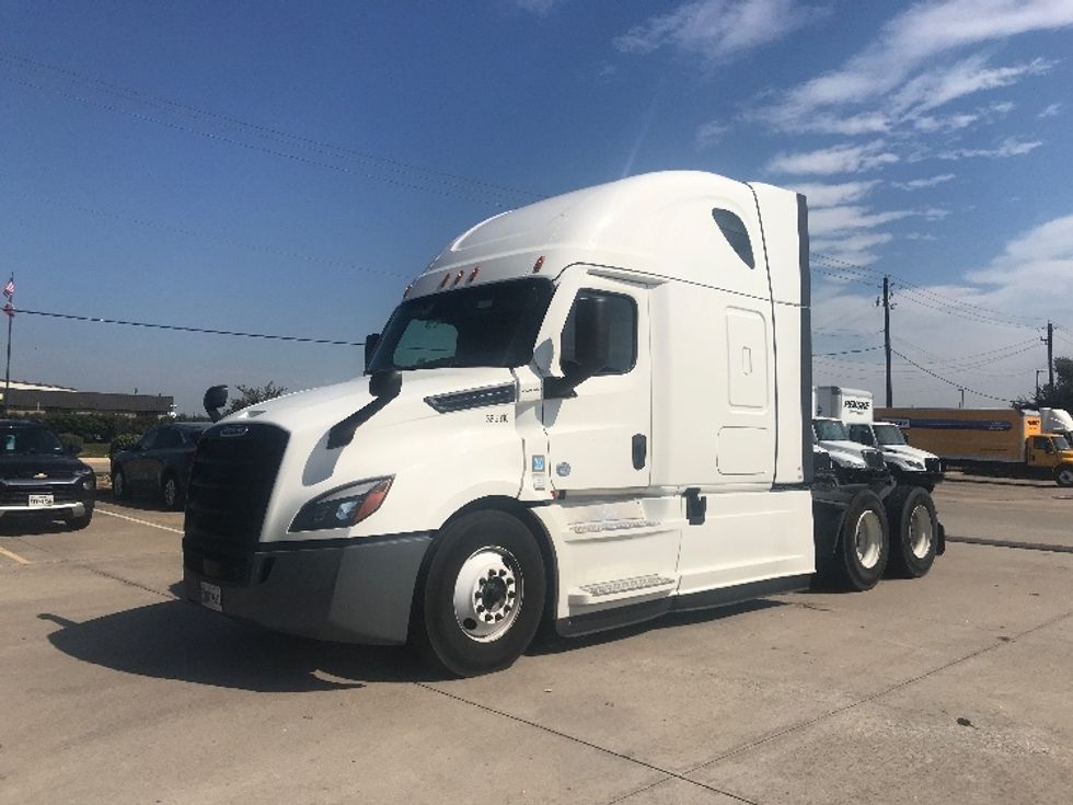 Sleeper Tractor-Heavy Duty Tractors-Freightliner-2022-T12664ST-Houston-TX-412,013\n\t\tmiles-$ 82,500 - Image 3