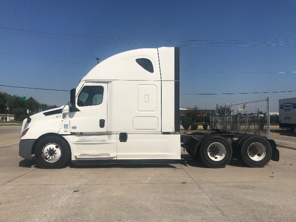 Sleeper Tractor-Heavy Duty Tractors-Freightliner-2022-T12664ST-Houston-TX-412,013\n\t\tmiles-$ 82,500 - Image 4