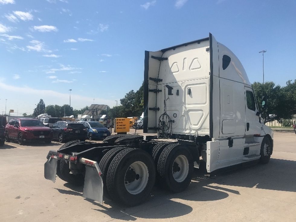 Sleeper Tractor-Heavy Duty Tractors-Freightliner-2022-T12664ST-Houston-TX-412,013\n\t\tmiles-$ 82,500 - Image 7