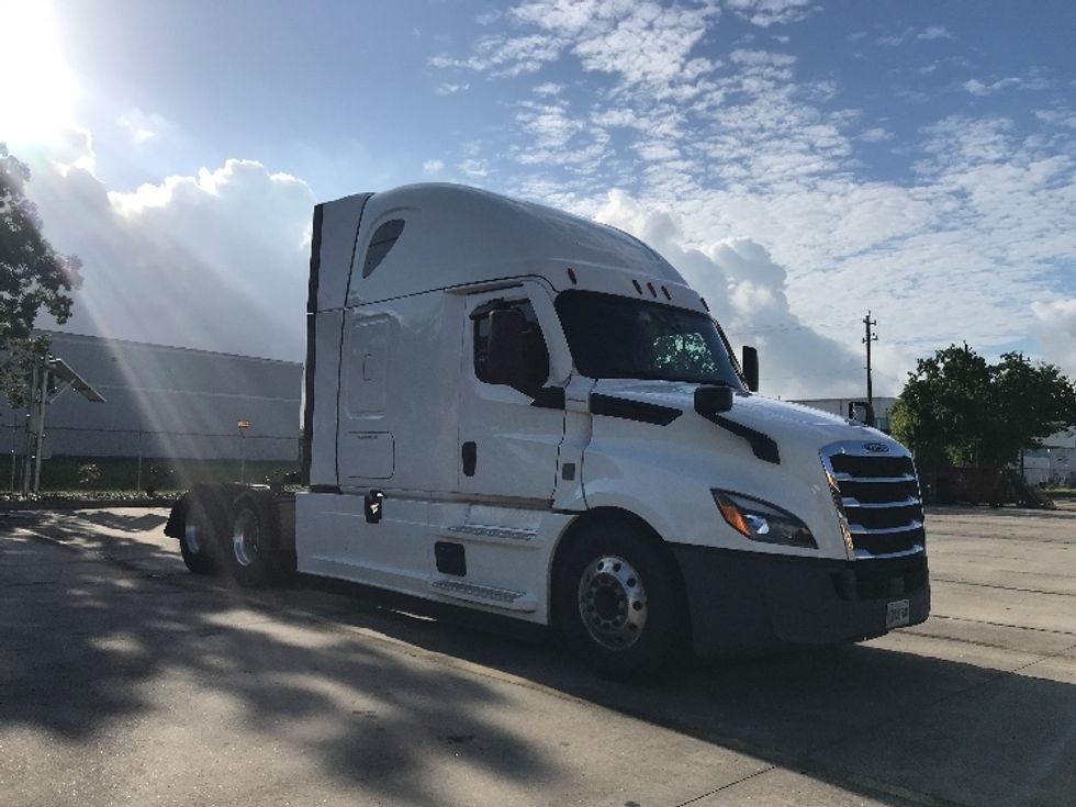 Sleeper Tractor-Heavy Duty Tractors-Freightliner-2022-T12664ST-Houston-TX-490,828\n\t\tmiles-$ 74,250 - Image 1