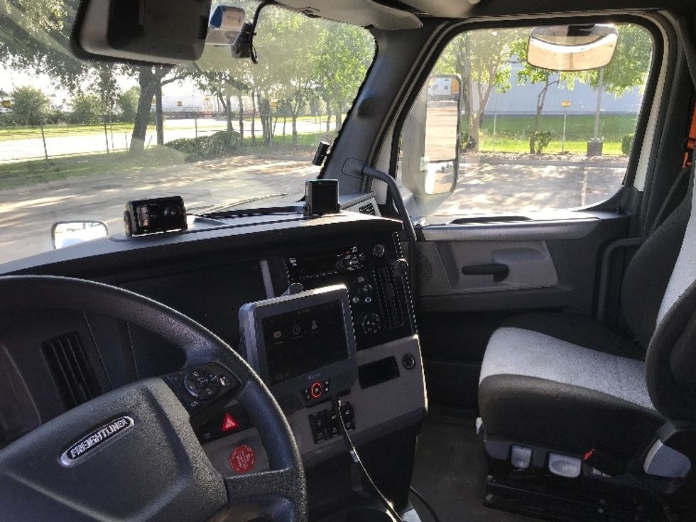 Sleeper Tractor-Heavy Duty Tractors-Freightliner-2022-T12664ST-Houston-TX-490,828\n\t\tmiles-$ 74,250 - Image 10