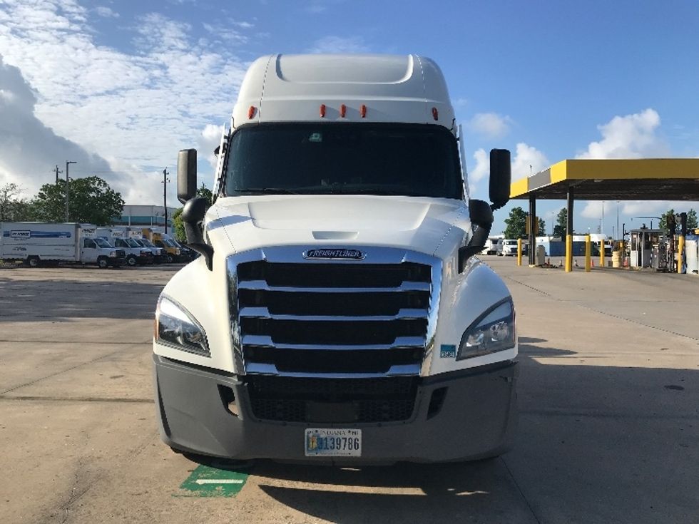 Sleeper Tractor-Heavy Duty Tractors-Freightliner-2022-T12664ST-Houston-TX-490,828\n\t\tmiles-$ 74,250 - Image 2