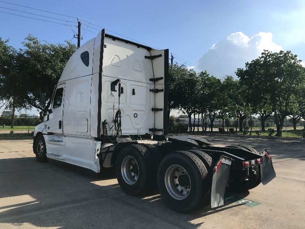 Sleeper Tractor-Heavy Duty Tractors-Freightliner-2022-T12664ST-Houston-TX-490,828\n\t\tmiles-$ 74,250 - Image 5