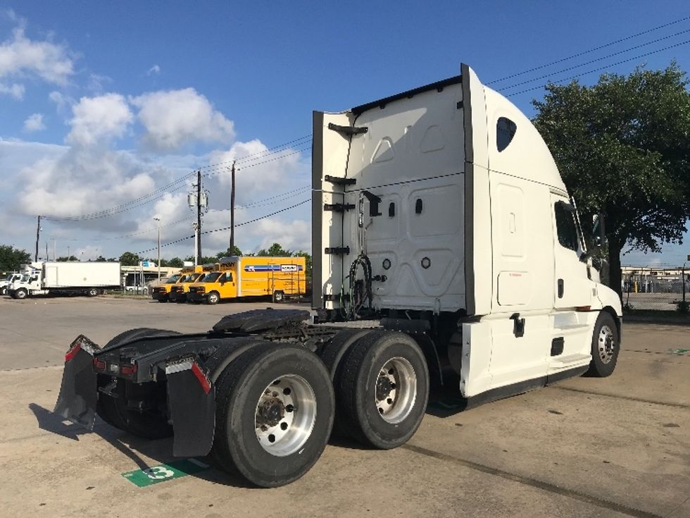Sleeper Tractor-Heavy Duty Tractors-Freightliner-2022-T12664ST-Houston-TX-490,828\n\t\tmiles-$ 74,250 - Image 7