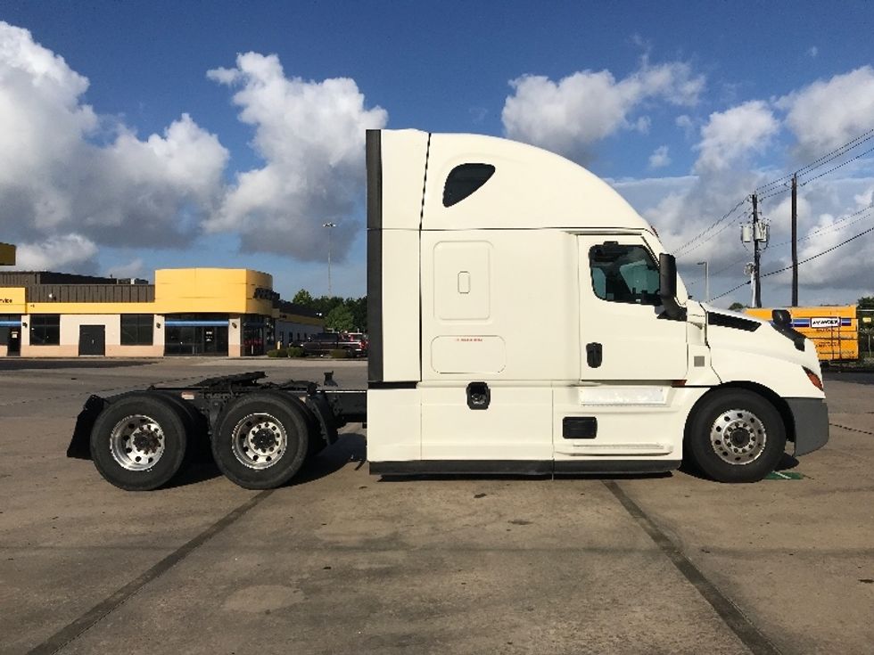 Sleeper Tractor-Heavy Duty Tractors-Freightliner-2022-T12664ST-Houston-TX-490,828\n\t\tmiles-$ 74,250 - Image 8