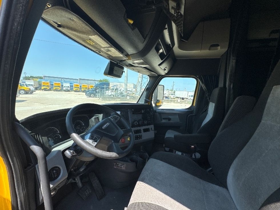 Sleeper Tractor-Heavy Duty Tractors-Freightliner-2022-T12664ST-Houston-TX-549,062\n\t\tmiles-$ 65,500 - Image 10