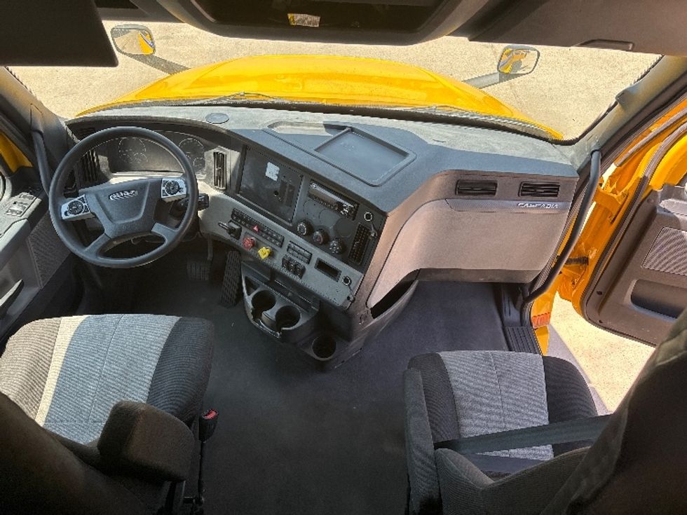 Sleeper Tractor-Heavy Duty Tractors-Freightliner-2022-T12664ST-Houston-TX-549,062\n\t\tmiles-$ 65,500 - Image 12