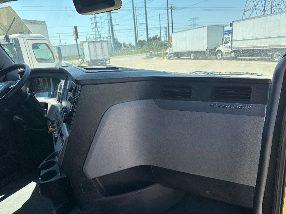Sleeper Tractor-Heavy Duty Tractors-Freightliner-2022-T12664ST-Houston-TX-549,062\n\t\tmiles-$ 65,500 - Image 14