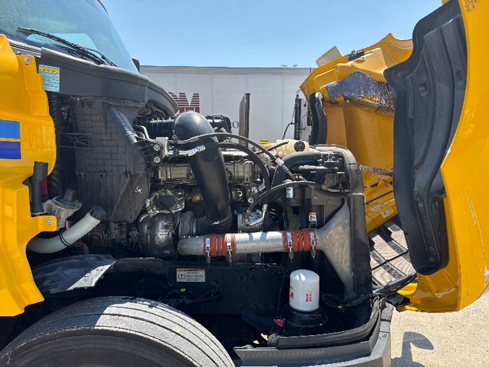 Sleeper Tractor-Heavy Duty Tractors-Freightliner-2022-T12664ST-Houston-TX-549,062\n\t\tmiles-$ 65,500 - Image 20