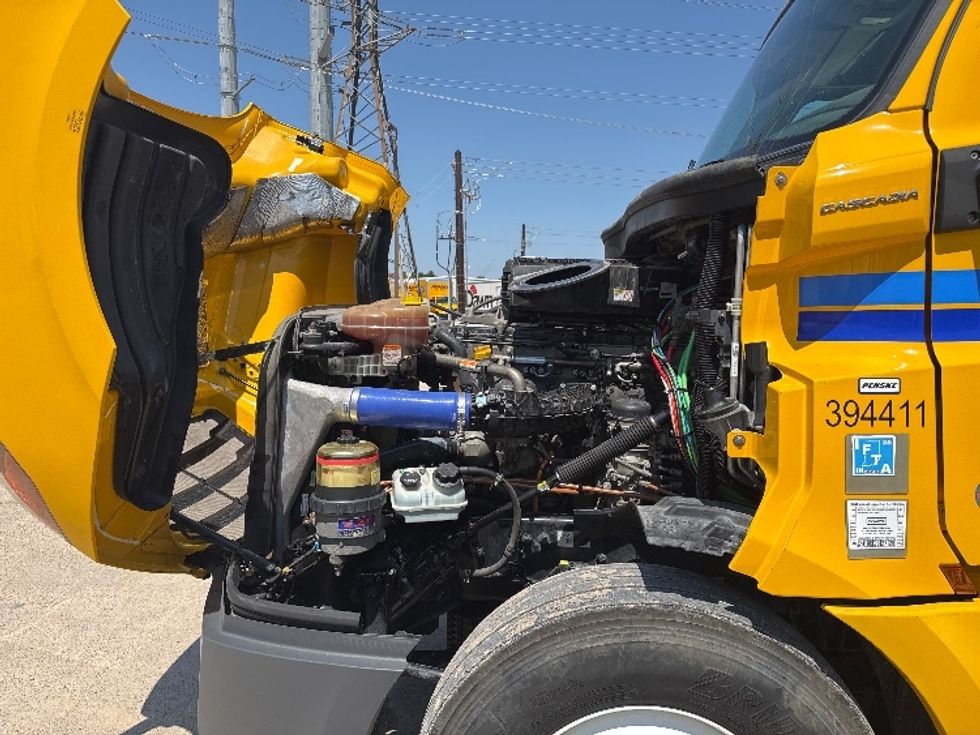 Sleeper Tractor-Heavy Duty Tractors-Freightliner-2022-T12664ST-Houston-TX-549,062\n\t\tmiles-$ 65,500 - Image 21