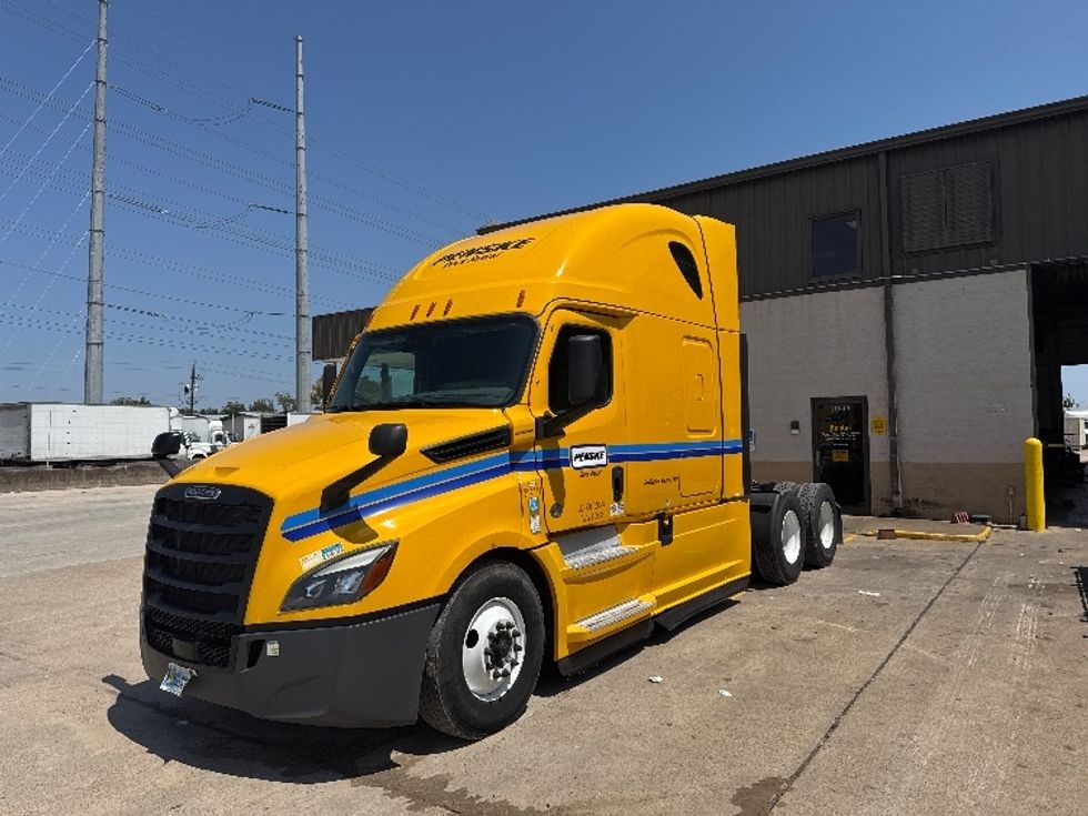 Sleeper Tractor-Heavy Duty Tractors-Freightliner-2022-T12664ST-Houston-TX-549,062\n\t\tmiles-$ 65,500 - Image 3