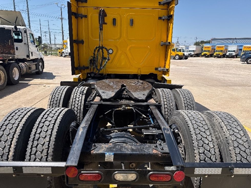Sleeper Tractor-Heavy Duty Tractors-Freightliner-2022-T12664ST-Houston-TX-549,062\n\t\tmiles-$ 65,500 - Image 6