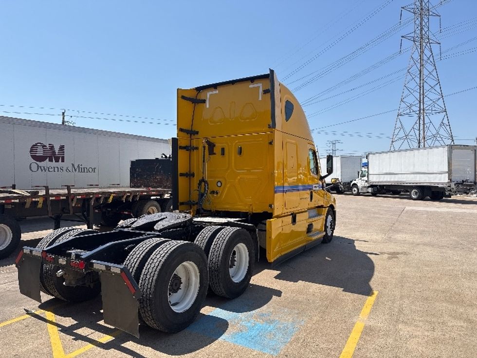 Sleeper Tractor-Heavy Duty Tractors-Freightliner-2022-T12664ST-Houston-TX-549,062\n\t\tmiles-$ 65,500 - Image 7