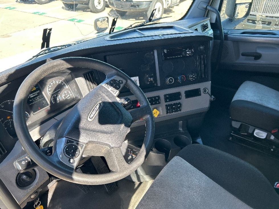 Sleeper Tractor-Heavy Duty Tractors-Freightliner-2022-T12664ST-Houston-TX-558,234\n\t\tmiles-$ 63,500 - Image 10