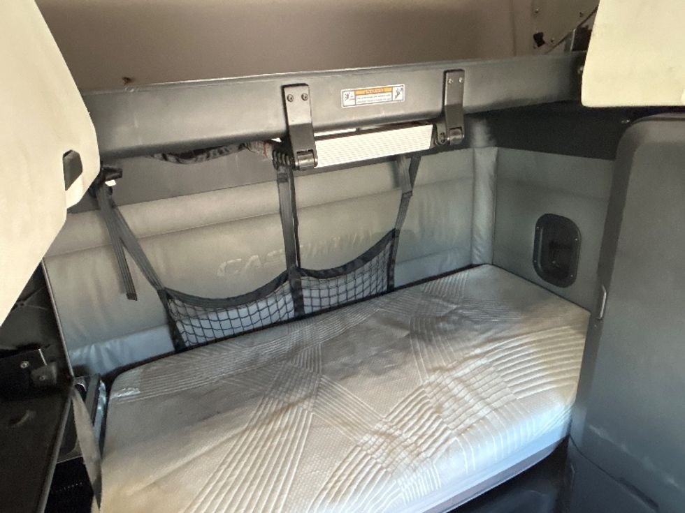 Sleeper Tractor-Heavy Duty Tractors-Freightliner-2022-T12664ST-Houston-TX-558,234\n\t\tmiles-$ 63,500 - Image 17