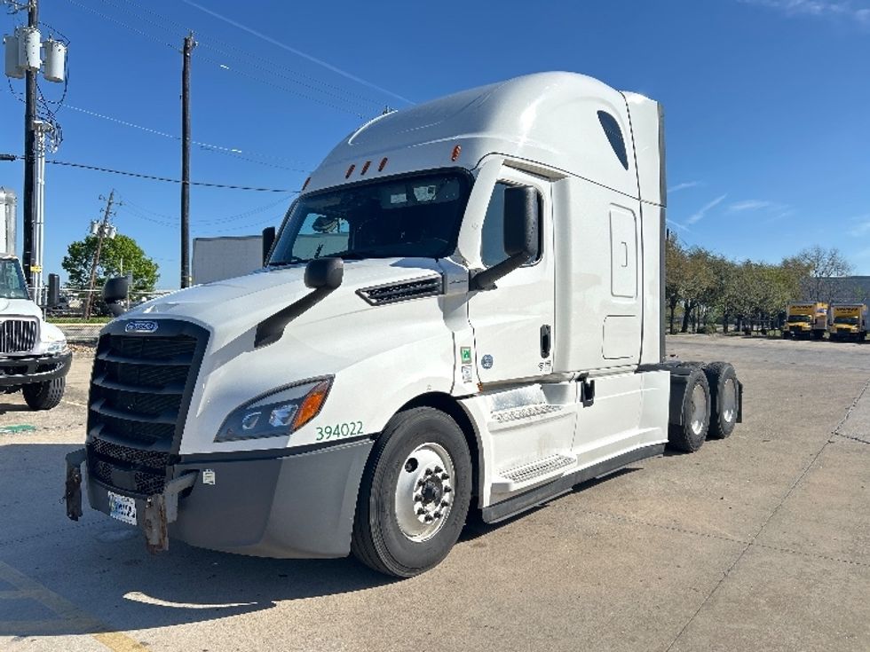 Sleeper Tractor-Heavy Duty Tractors-Freightliner-2022-T12664ST-Houston-TX-558,234\n\t\tmiles-$ 63,500 - Image 3