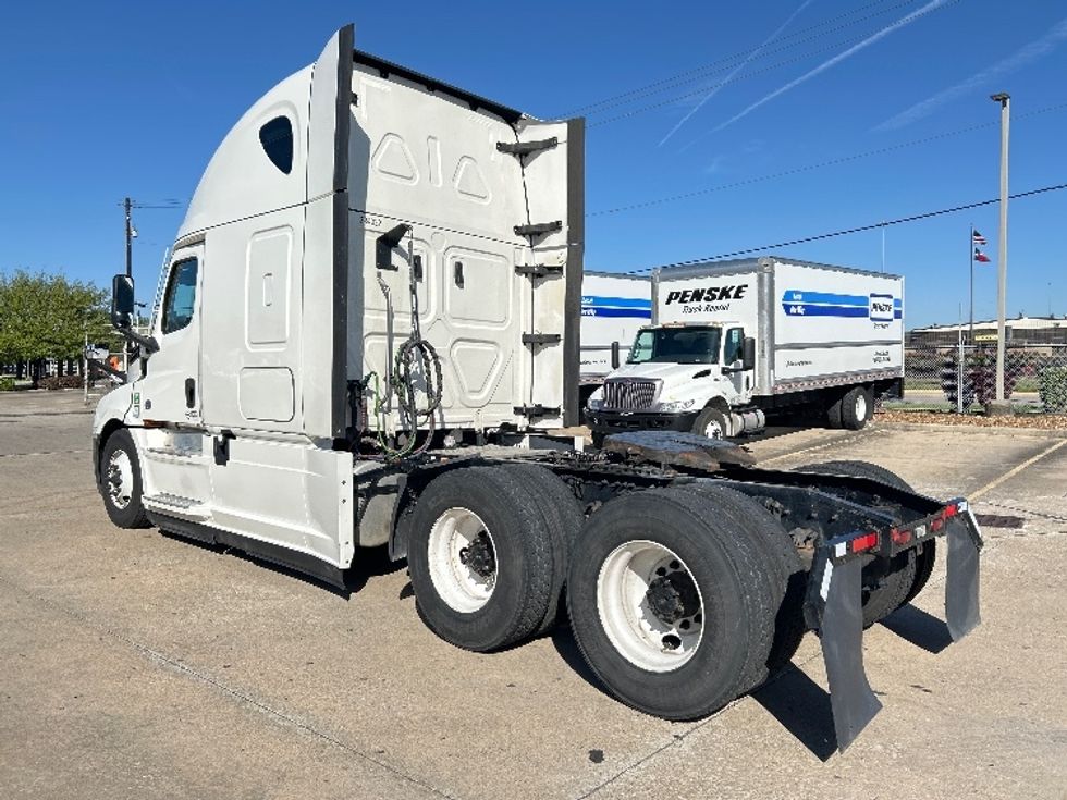 Sleeper Tractor-Heavy Duty Tractors-Freightliner-2022-T12664ST-Houston-TX-558,234\n\t\tmiles-$ 63,500 - Image 5