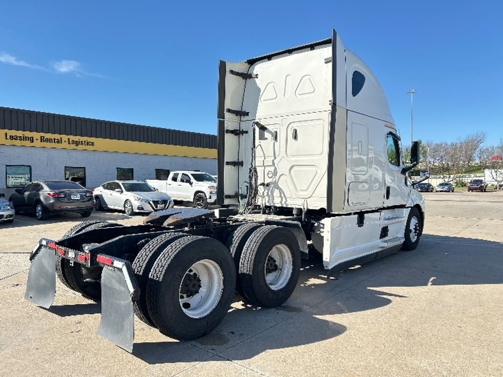 Sleeper Tractor-Heavy Duty Tractors-Freightliner-2022-T12664ST-Houston-TX-558,234\n\t\tmiles-$ 63,500 - Image 7